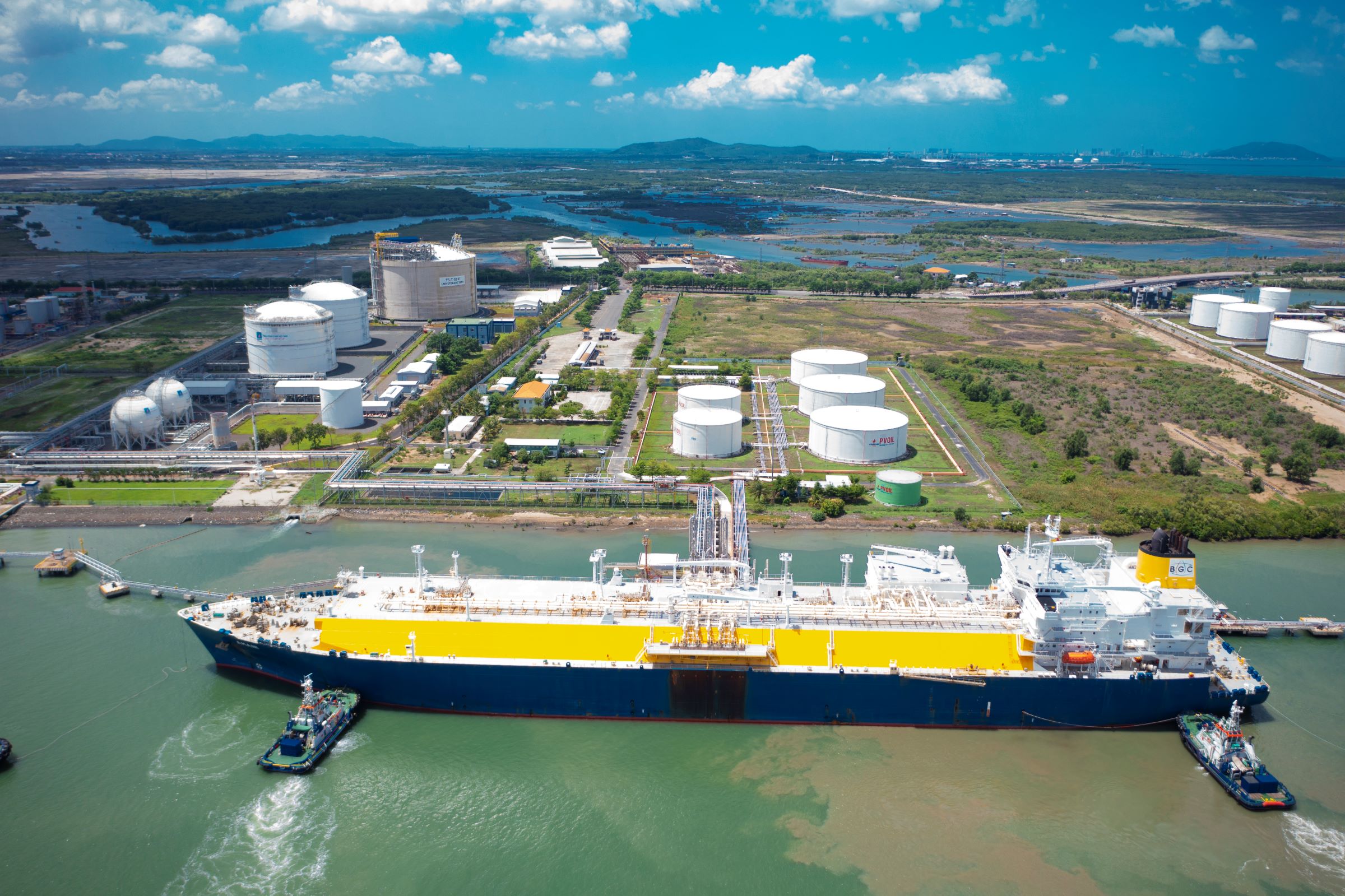 Petrovietnam pioneering LNG imports / LNG Terminal at Thị Vải Port.